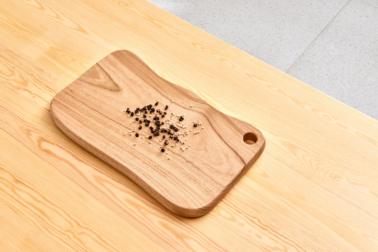 woJKod JK2410 Wooden Cutting Board,100% Natural Camphor Wood,One Piece Cutting Boards,Chopping,Serving Board,Durable & Hard Wearing,for Meat, Cheese, Bread, Vegetables & Fruits(45cm x 28cm x 3cm)
